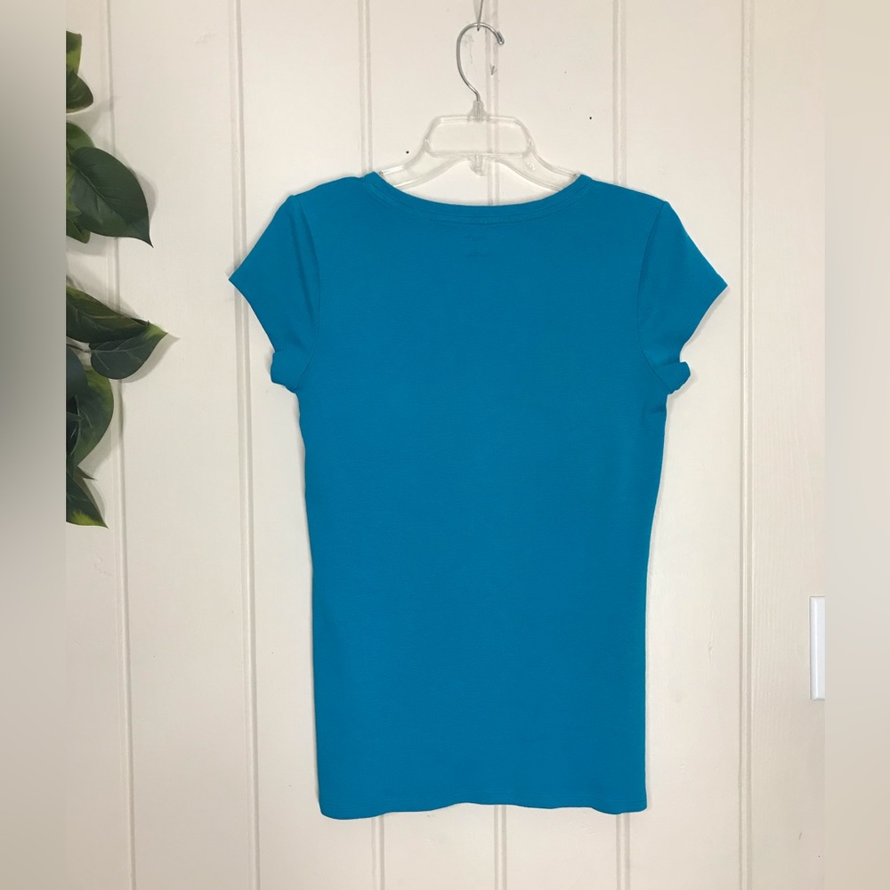 Ladies JCPenney Blue Round Neck Blouse
Size Large 12 - 14
Stretch Material 
100… - Picture 8 of 16
